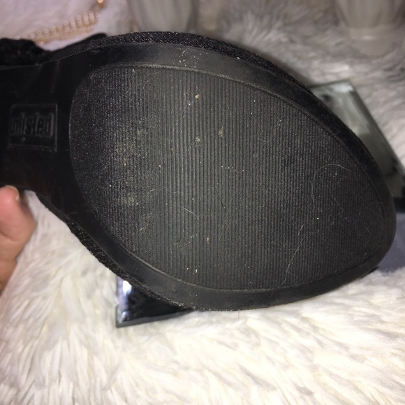 Unlisted by Kenneth Cole black ankle strap stiletto heel. Size 5 - Picture 8 of 11